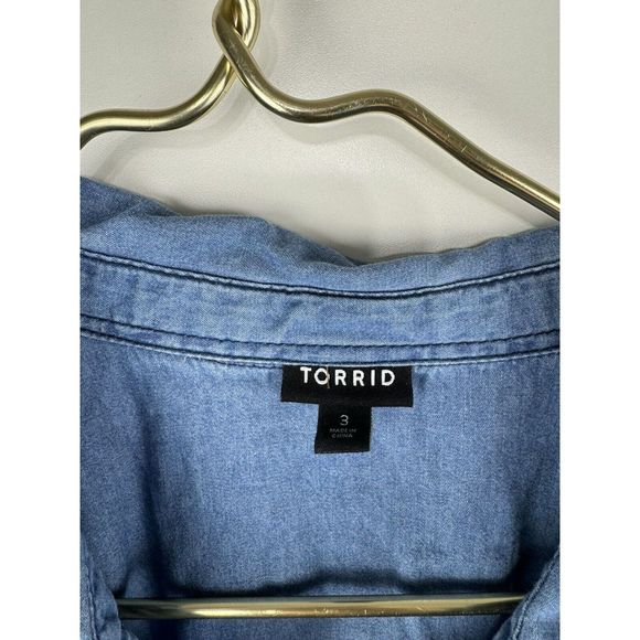 Torrid Womens 3X Taylor Medium Wash Denim Button-Down Shirt - Picture 3 of 6